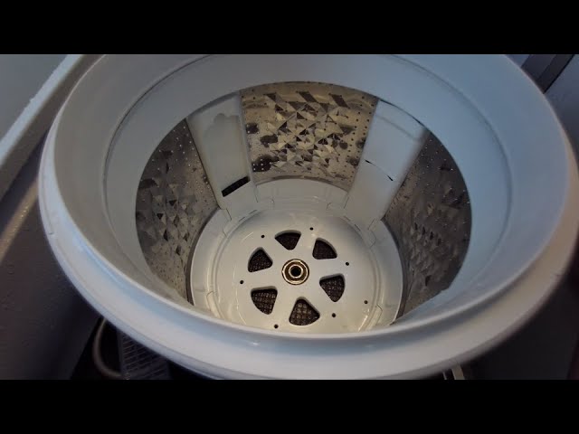 パナソニックの大型洗濯機の洗濯槽の裏側を掃除してみた。ワカメ除去！！
