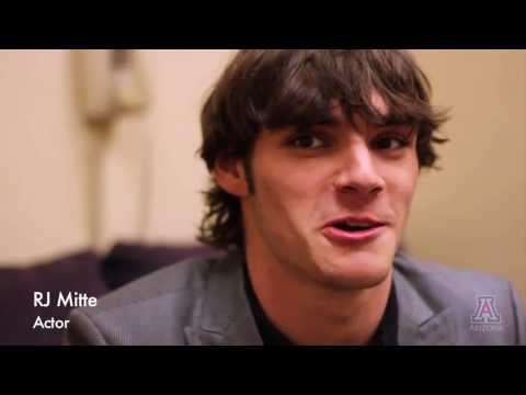 Video: RJ Mitte Net Dəyəri: Wiki, Evli, Ailə, Toy, Maaş, Qardaşlar