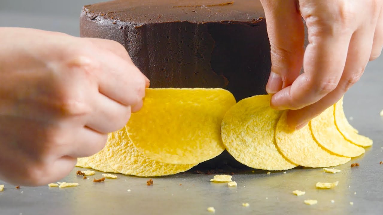Lege Pringles Im Kreis Um Den Kuchen Und Uberrasche Alle Am Tisch Mit Dieser Knusperei Youtube