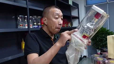 雅安酒友藏酒太杂了，满桌都是口粮老酒，根哥快速鉴定，全是真酒 - 天天要闻