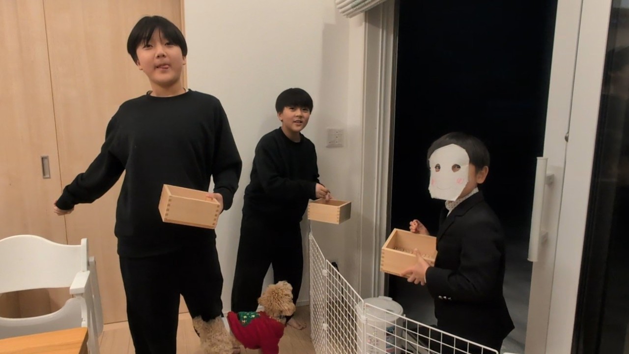 Donchan, the God of Fortune, and his brothers' demon-fighting