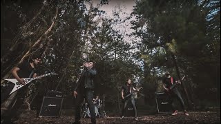 Calavera - Con el puño en alto