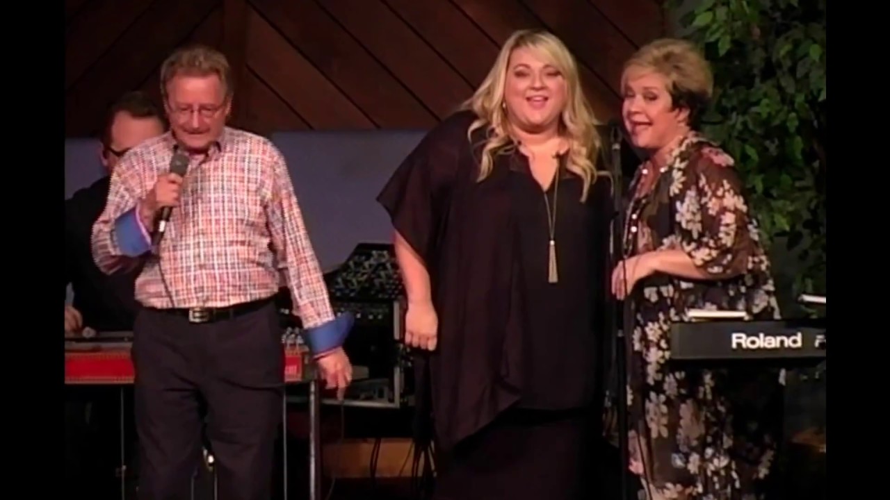 Swingin' - Aaron Wilburn (feat. Bowling Family and Jeff & Sheri Easter)