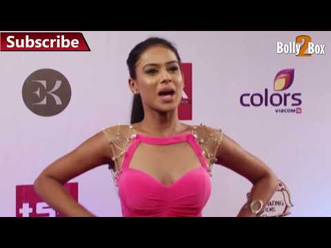 Nia Sharma Cleavage Press In Public - YouTube