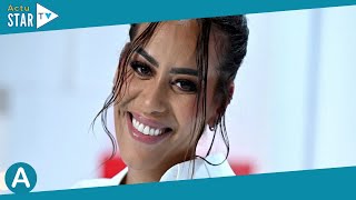 Amel Bent, Jeune Maman Sublime En Chemisier Transparent, Elle Laisse Apparaître Sa Poitrine