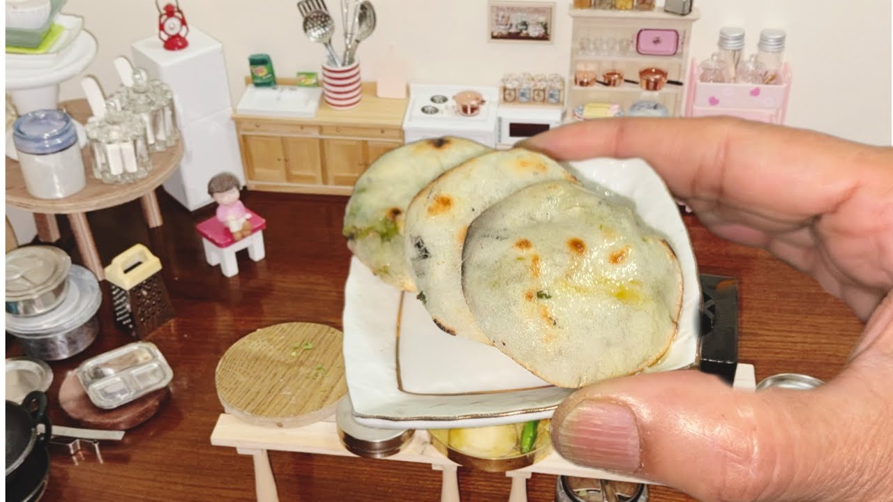 Eat Real Miniature Chawal Ki Stuffed Roti #chawalkiroti #stuffedroti #viral #video #breakfast #veg 