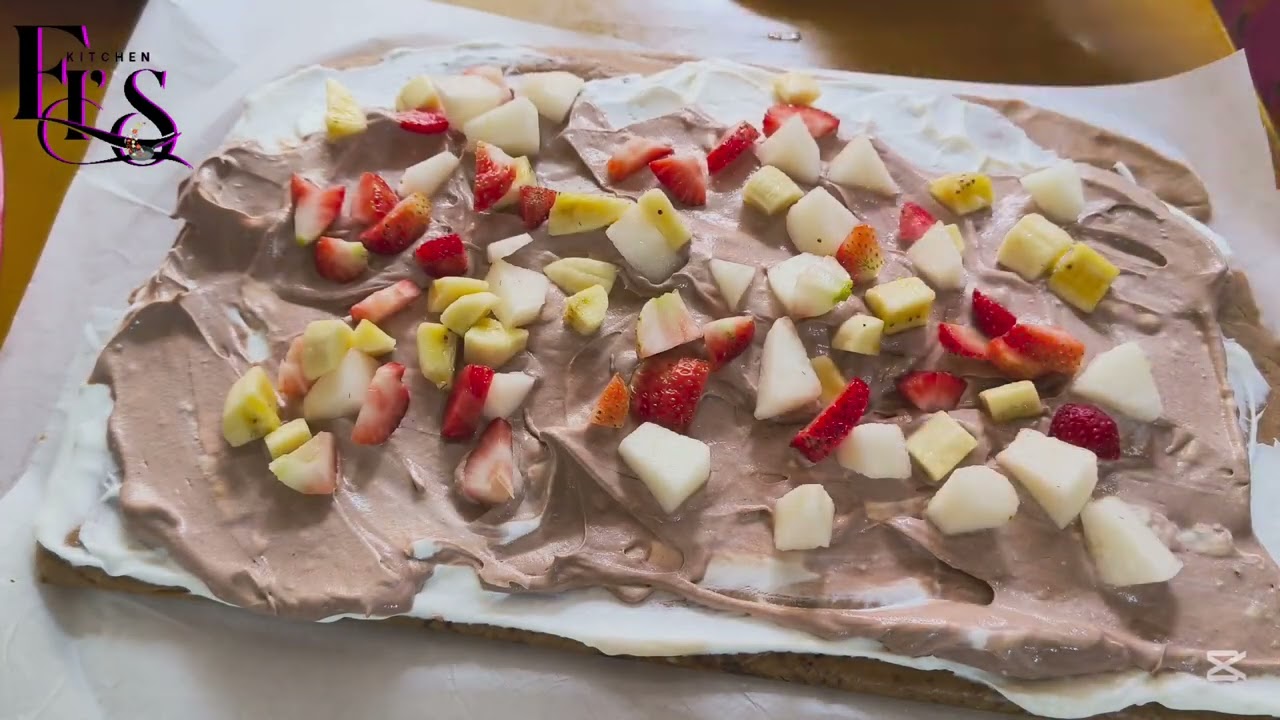 ပိုနေတဲ့ဘီစကစ်တွေကိုကုန်အောင် roll cakeလုပ်မယ်ဆိုပြီးလုပ်တာနောက်ကလိုက်ရတဲ့ပါဝင်ပစ္စည်းဖိုးကမနည်းဘူး😁