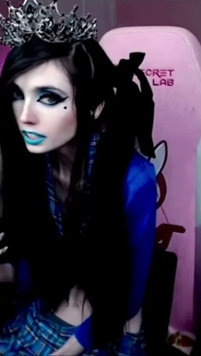 Eugenia Cooney almost passes out on live stream fr...