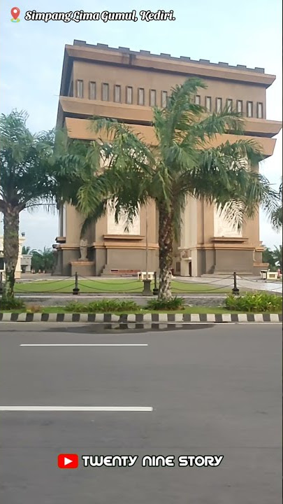 SIMPANG LIMA GUMUL, KEDIRI.