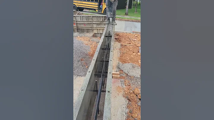 pouring concrete walls #concrete #concretepumping #retainingwall - DayDayNews