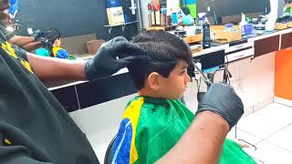 Corte Na Tesoura Em Criança