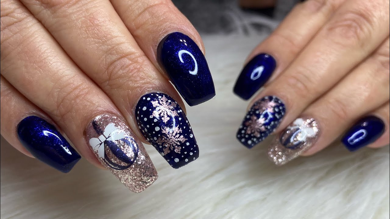 The 39 Prettiest Christmas & Holiday Nails : Navy Blue and Gold Glitter  Festive Nails