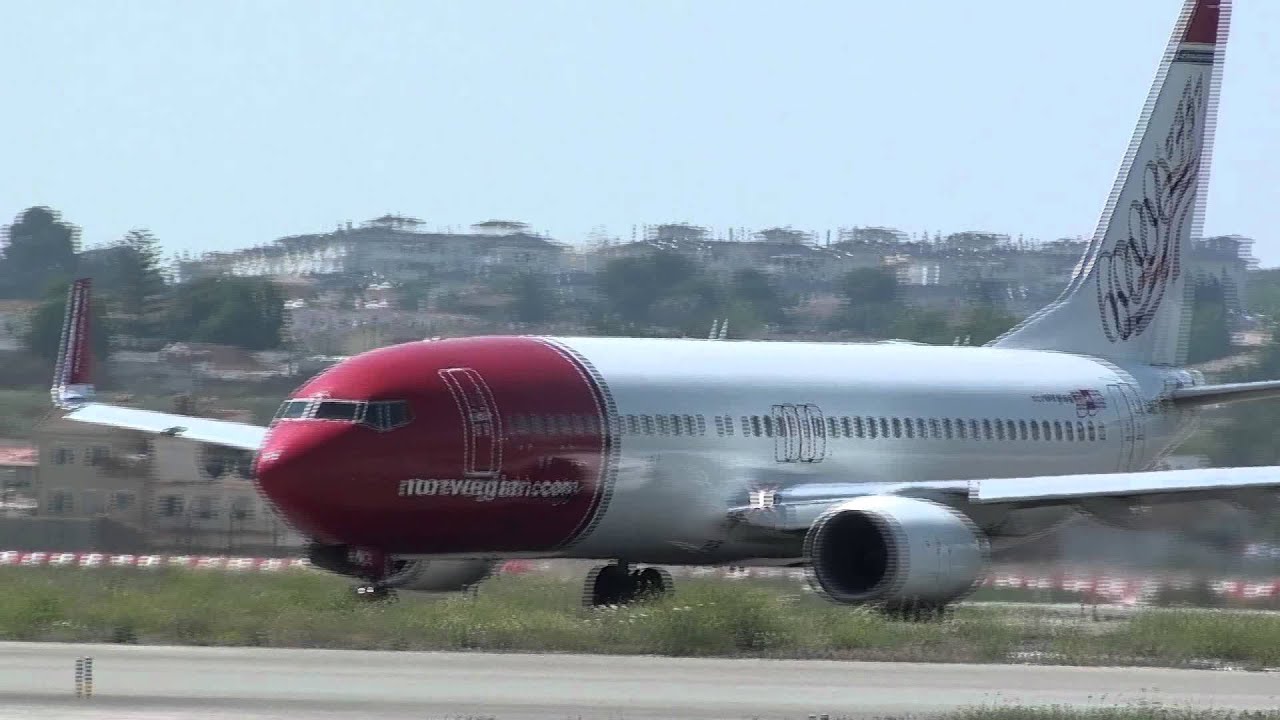 Norwegian Boeing 737-800 LN-NOL Taxing Malaga AGP 'Special Livery Boeing 6000'.mp4