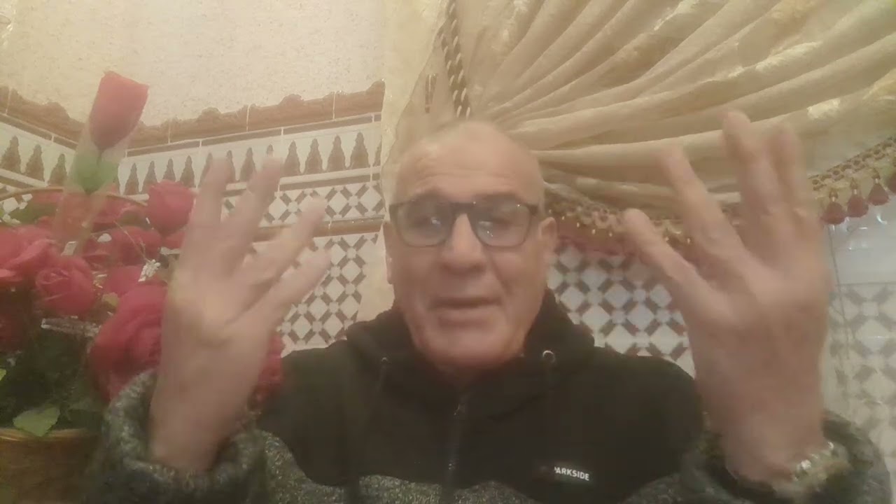 حذاري وإياكم من السعاية والمسترزقين