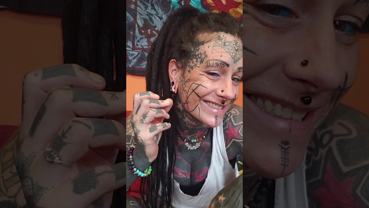 Blackwork tattoo / life update !