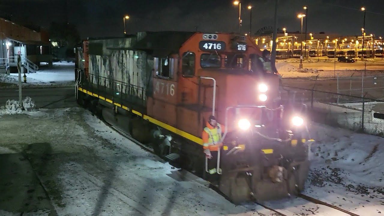 HORN! CN 4716 at Scarborough (JAN 20/24) - YouTube