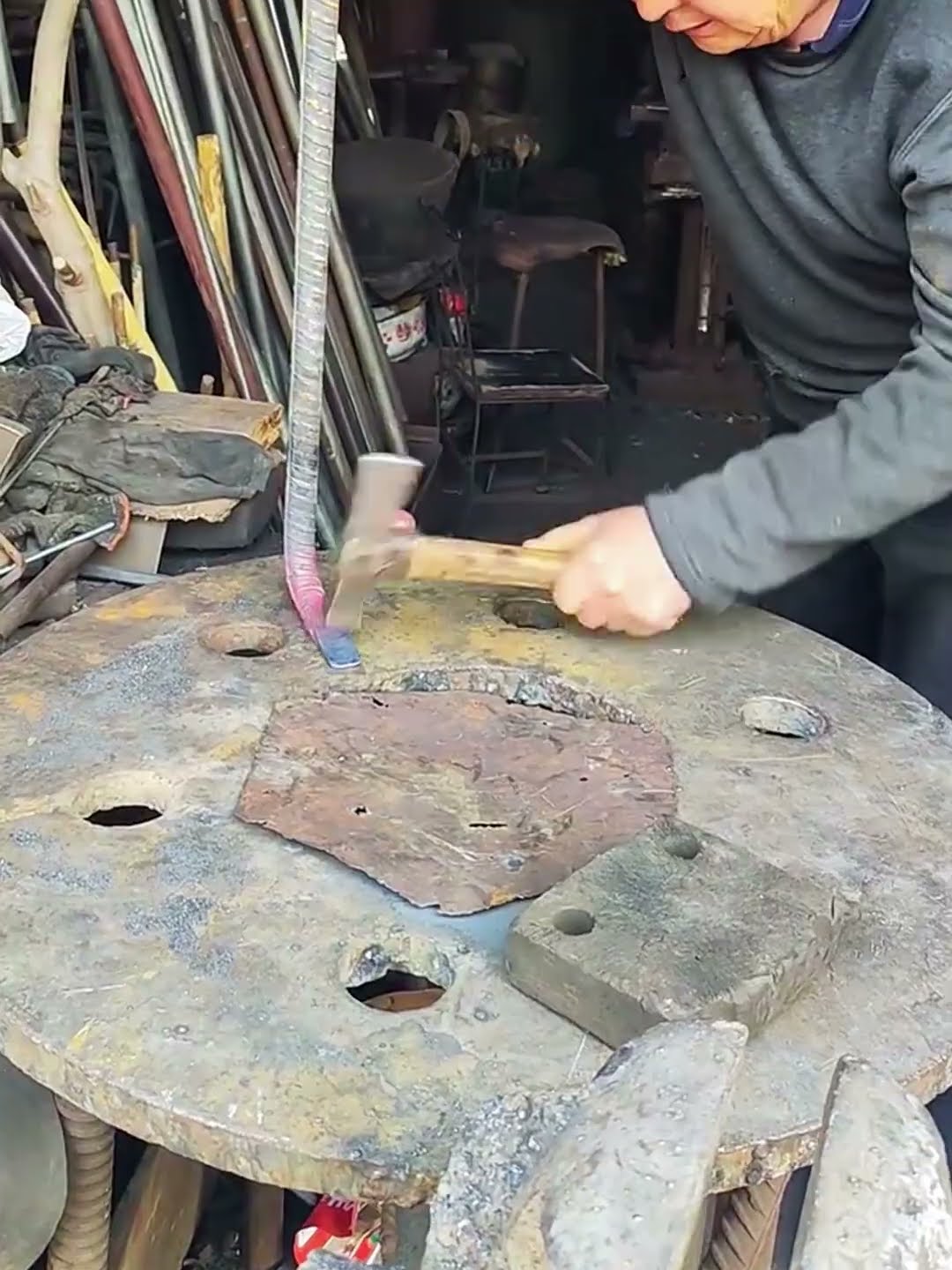 Thread crowbar forging process