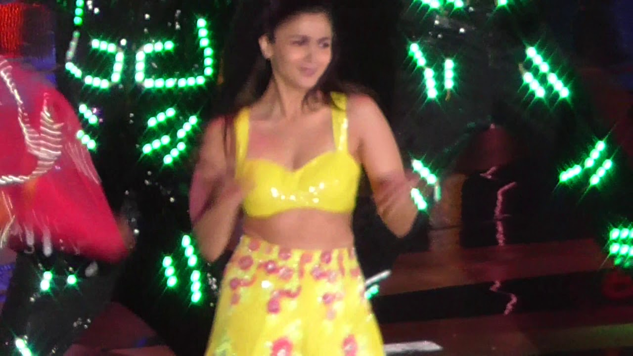 ALIA BHATT-----LIVE IIFA PERFORMANCE COMPLETE....4K----7/4/17---NJ