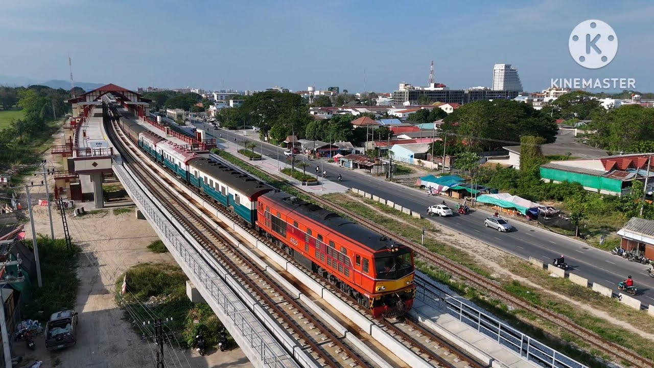 ชมวิวและบรรยากาศสถานีรถไฟหัวหิน กับ ขบวน 262 และขบวน 985 เข้า ออก หัวหิน