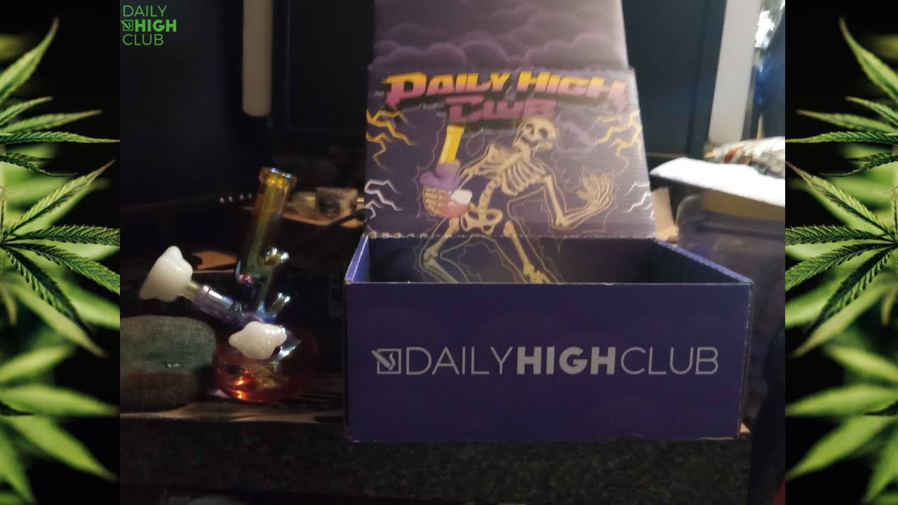 Reviewing the "Thunderstruck" Smoking Box from 