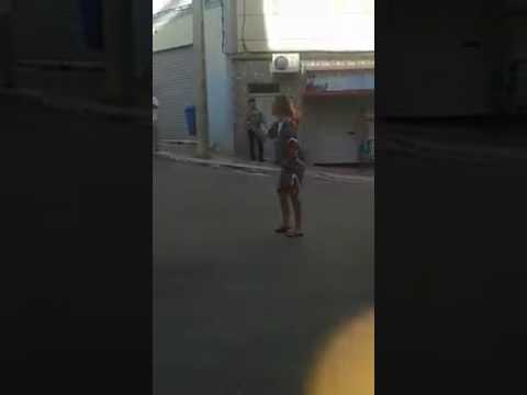 ‫فرنسية تتضامن مع ساكنة الريف الحسيمة 20 يوليوز‬‎ - YouTube