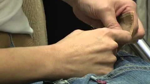 Como descartar roupa rasgada?