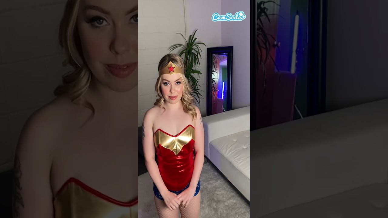 ⁣Porn Star Haley Spades Looking Innocent Cosplaying as Wonder Woman