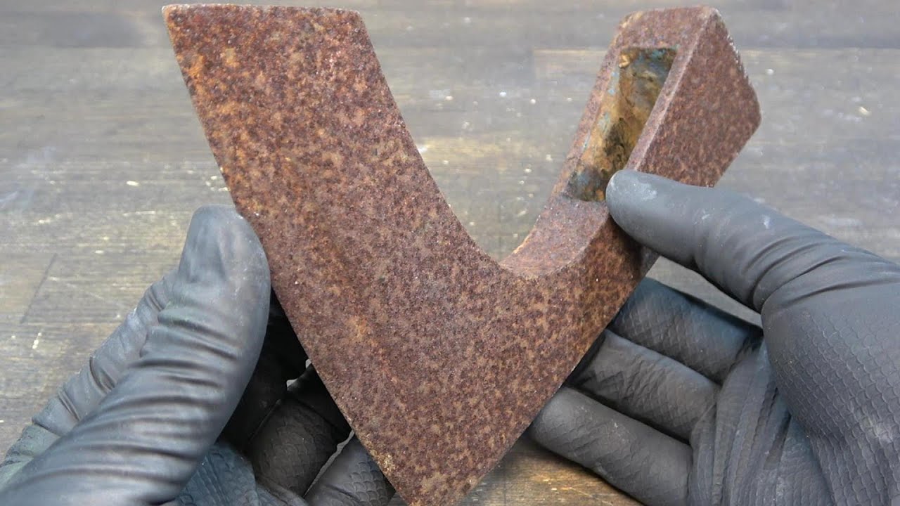 錆びた斧を磨いたり研いだりしました