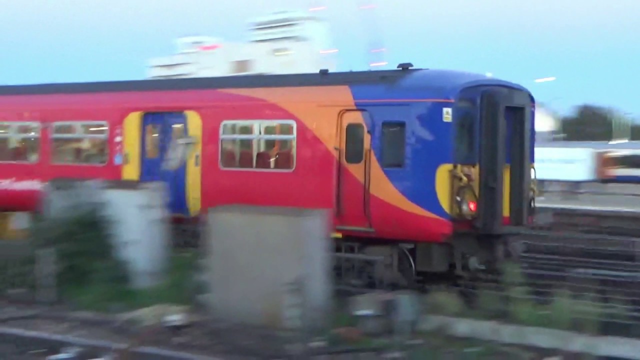 Morning rush hour at Clapham Junction | Monday 22nd October 2018