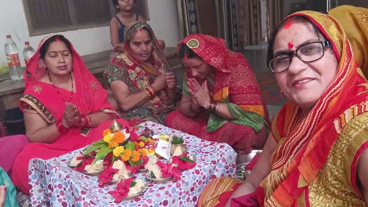 (चटपटा माता गीत) ललकी डोलियां में आवै चटपट मइया हे सखी || स्वर पार्वती पान्डेय सुल्तानपुर🙏