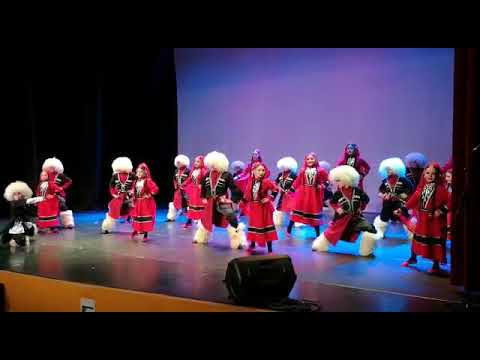 მთიელ ქალ-ვაჟთა ცეკვა