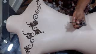 يا جمال النقش على الظهر back henna design