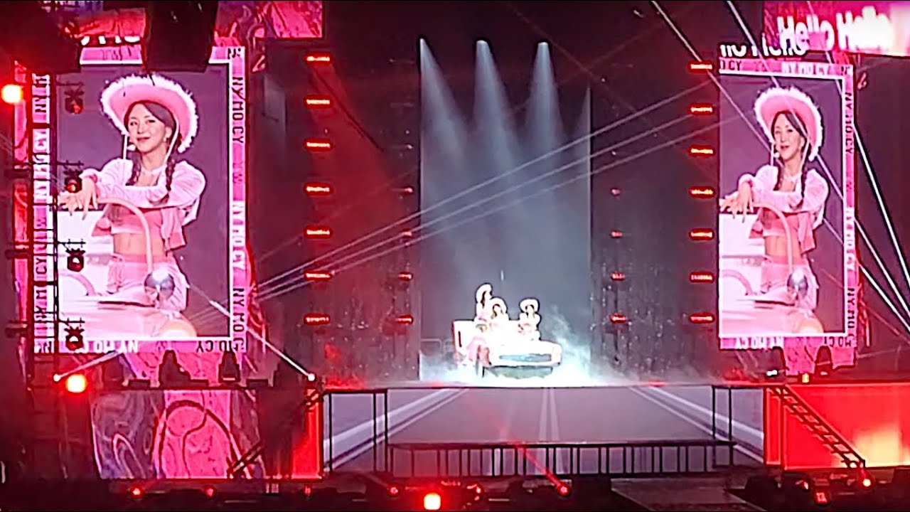 [Fancam] Twice (트와이스) - Hello (Nayeong, Momo, Chaeyoung) - 4th World ...