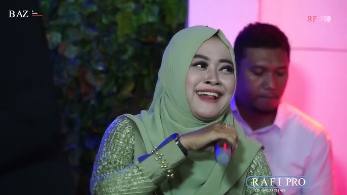 Qizning onanizm bilan shug‘ullanayotgani aks etgan video josuslik qilindi. Yuliya Mixalkovaning Ural Pelmeni shahvoniy.