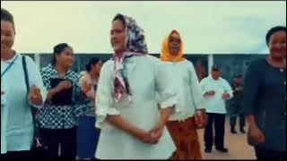 Story wa jedag jedug, Hilangkan sedihmu mari berjoget bersama pak jokowi joget dengan warga papua