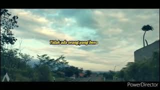 Story WA Sedih 2022 Pura-Pura Tersenyum [Demi menjaga suasana sekelilingnya]