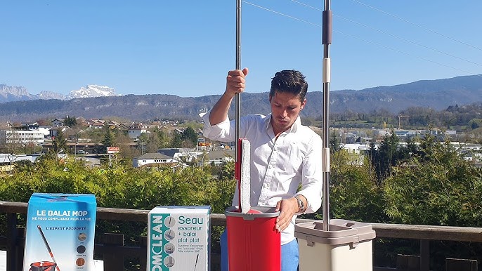 Un balais serpillière et seau double avec système d'essorage