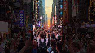 Tourists Scored Front-Row Seats To The Nyc Sunset Of The Year Manhattanhenge