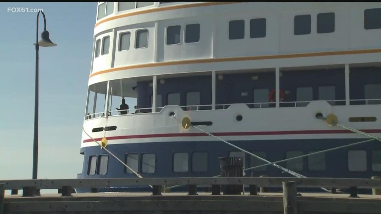 Cruise ship docks in New London