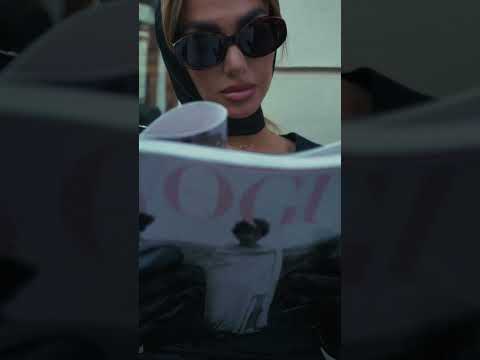 Video: DM1463 Żakardowa sukienka mini z krótkim rękawem - czarna
