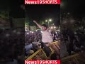 प्रशासन से लंबी वार्ता के बाद बाहर आकर दोगुने उत्साह के साथ नारे लगाते हुए रवींद्र सिंह भाटी