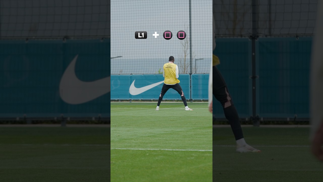 Dembélé playing FC25 IRL 🎮🥊