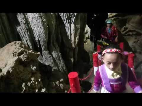 Video: Pom stalactites thiab stalagmites nyob qhov twg?