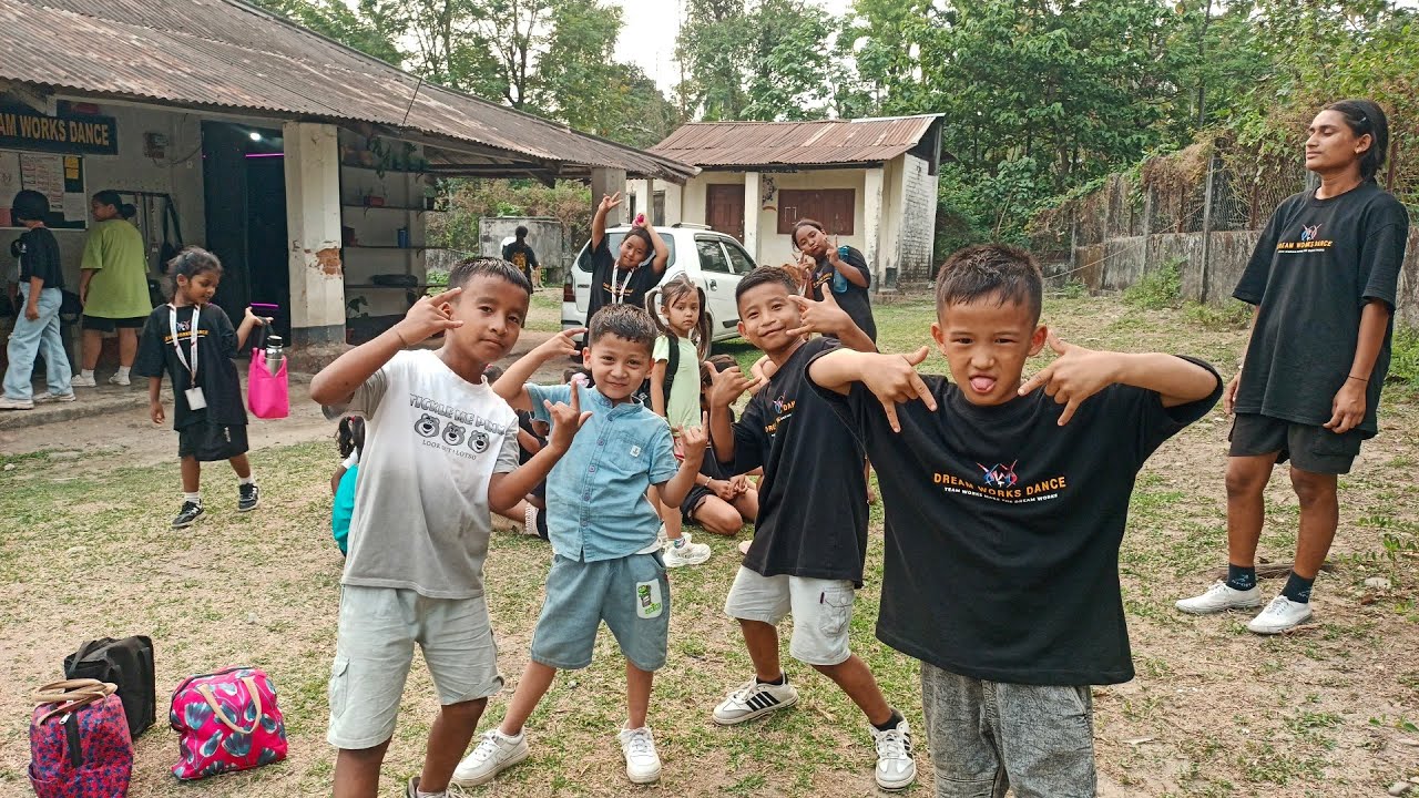 💸 Shortcut Way To Earn Money!? | Invisible Money Challenge 🕶️💥 Dream Works Dance 