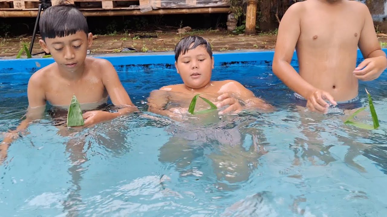Berenang kehujanan...