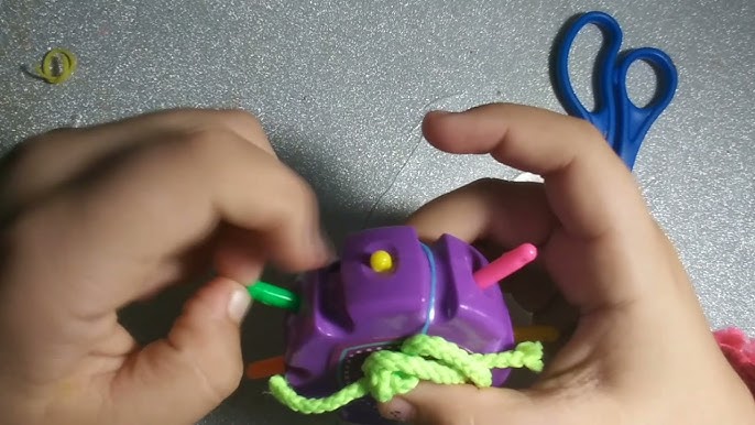 Whimsy and Mommy unbox a Friendship Bracelet Making Kit! 