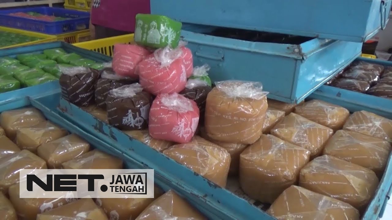 laris kue keranjang menjelang imlek di banjiri pesanan laris kue keranjang menjelang imlek di banjiri pesanan