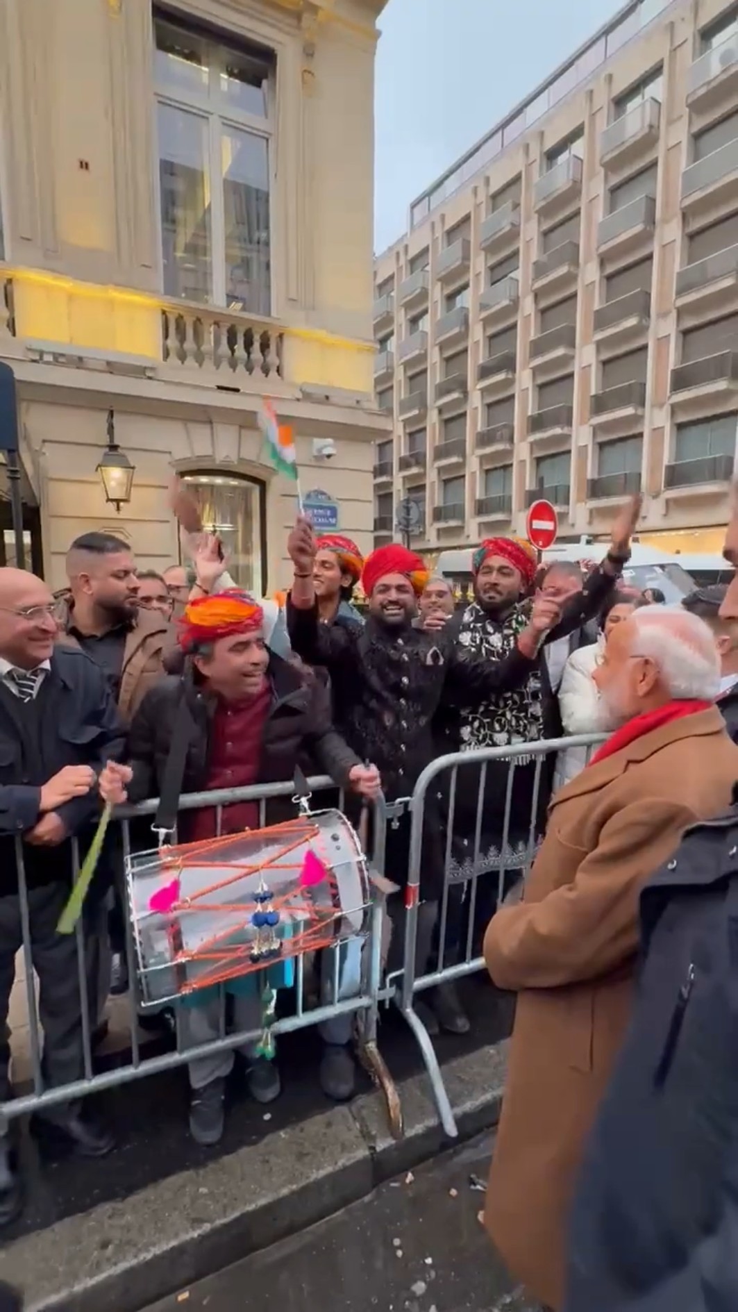 PM Modi gets greeted by Dhol and enthusiastic music in Paris