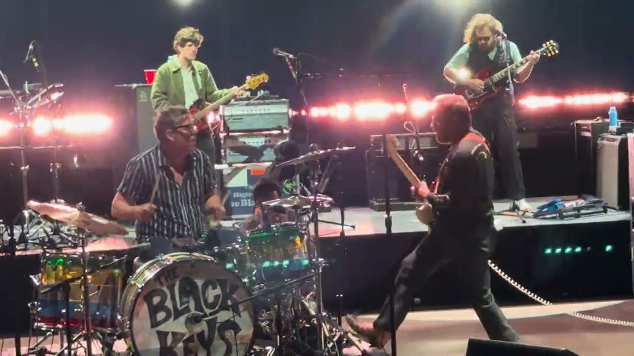 The Black Keys - Gold on the Ceiling (Live) 4K