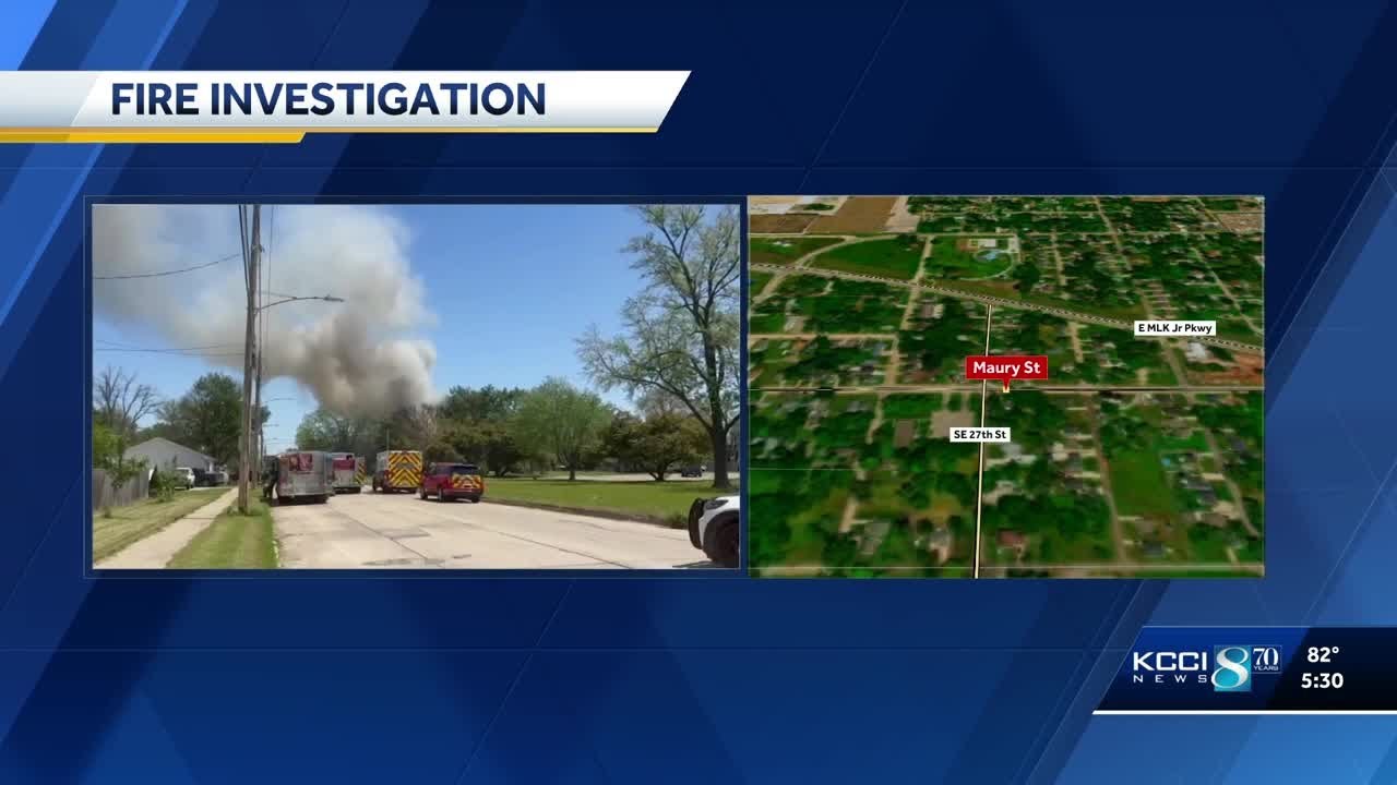 Des Moines home, camper destroyed in Sunday fire - YouTube